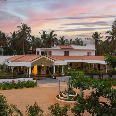 Stayvista At Silver Oak Farm - Breakfast Included Bangalore Exteriör bild