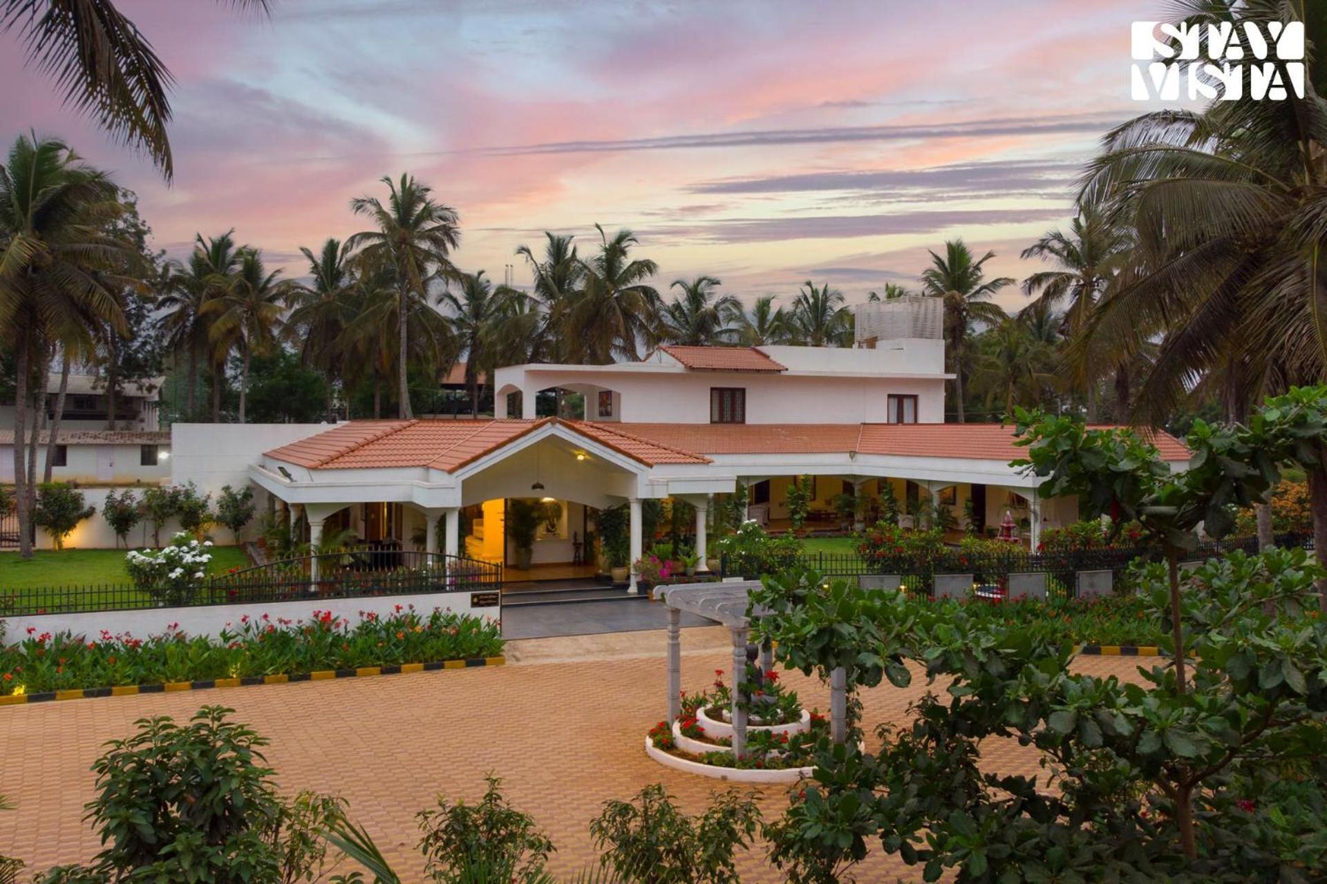 Stayvista At Silver Oak Farm - Breakfast Included Bangalore Exteriör bild